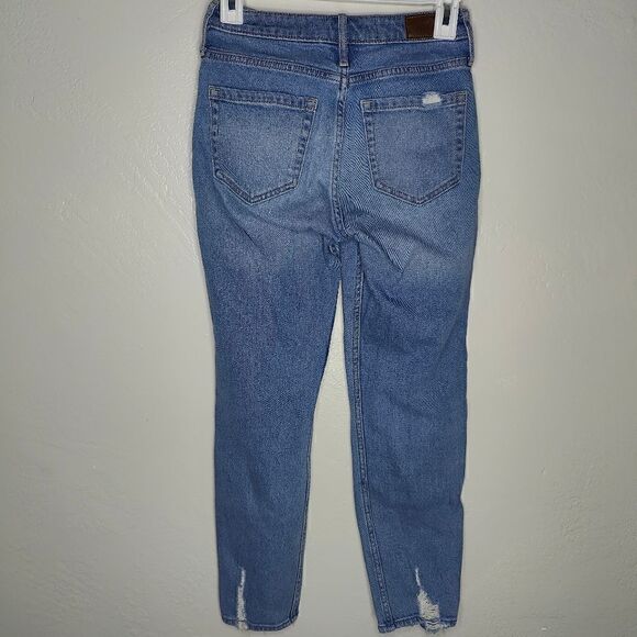 Hollister High Rise Mom Jeans - Picture 4 of 13